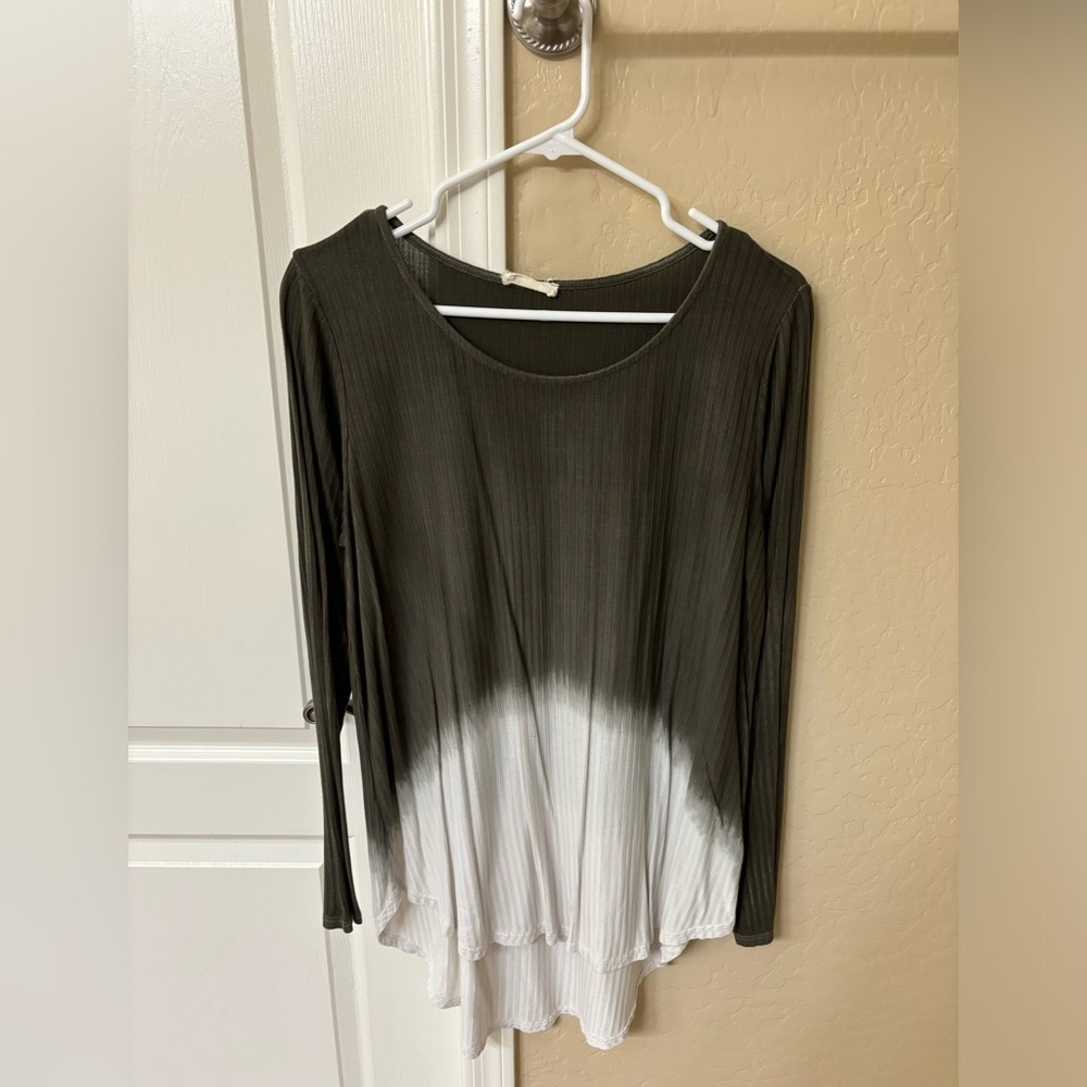 Long sleeve tee